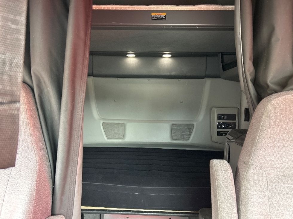 Sleeper Tractor-Heavy Duty Tractors-International-2020-LT625-Pell City-AL-570,429\n\t\tmiles-$ 35,250 - Image 16