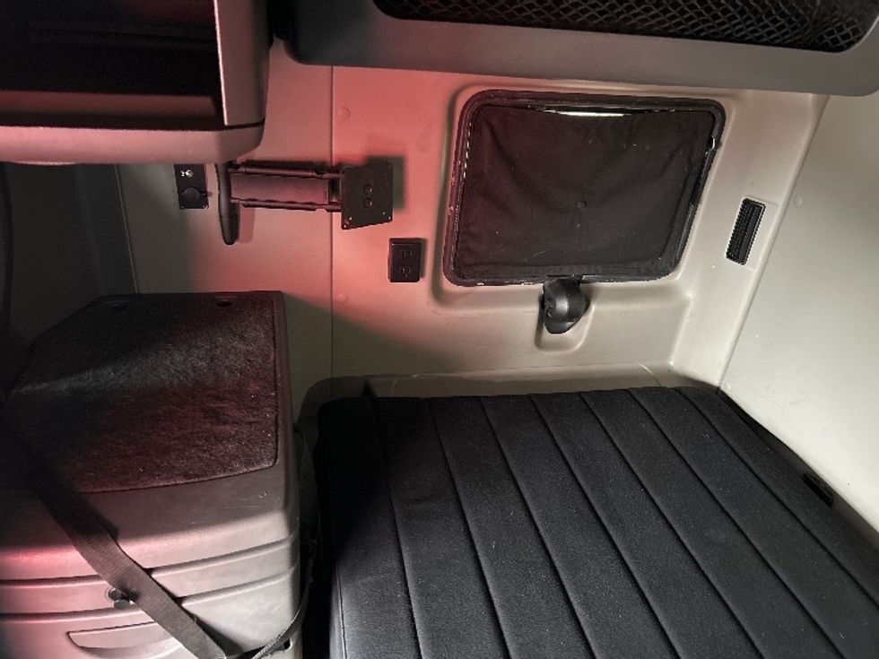 Sleeper Tractor-Heavy Duty Tractors-International-2020-LT625-Pell City-AL-570,429\n\t\tmiles-$ 35,250 - Image 19