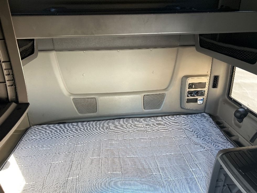 Sleeper Tractor-Heavy Duty Tractors-International-2020-LT625-Pensacola-FL-589,910\n\t\tmiles-$ 37,750 - Image 16