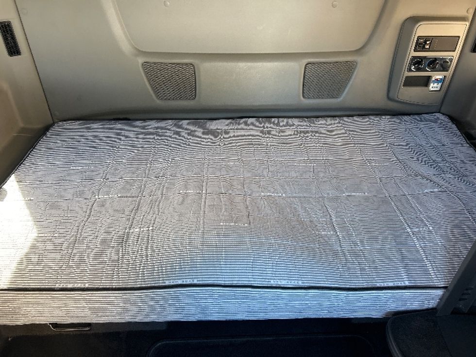 Sleeper Tractor-Heavy Duty Tractors-International-2020-LT625-Pensacola-FL-589,910\n\t\tmiles-$ 37,750 - Image 17