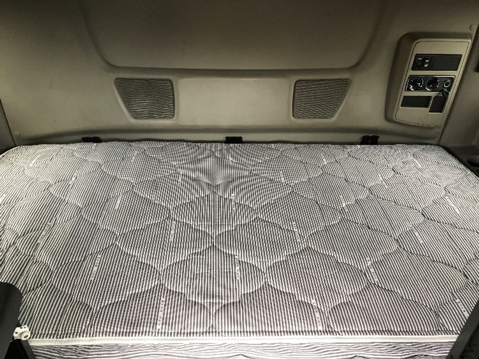 Sleeper Tractor-Heavy Duty Tractors-International-2020-LT625-Philadelphia-PA-495,673\n\t\tmiles-$ 46,000 - Image 16