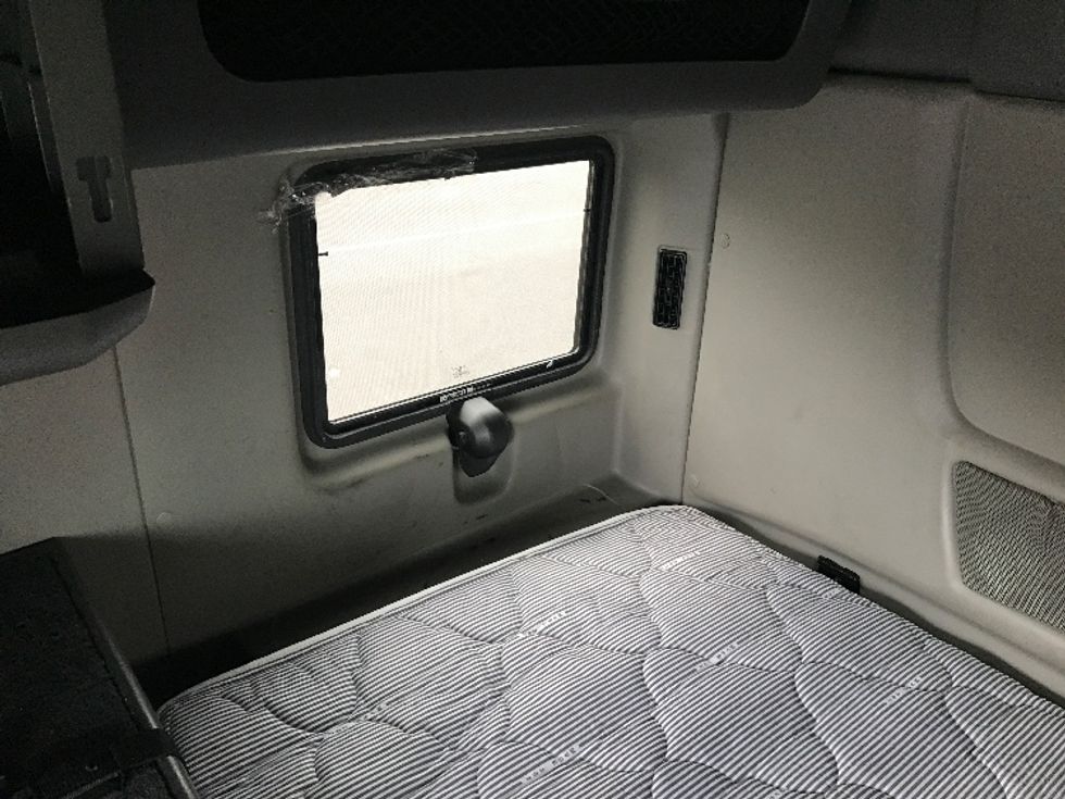 Sleeper Tractor-Heavy Duty Tractors-International-2020-LT625-Philadelphia-PA-495,673\n\t\tmiles-$ 46,000 - Image 19