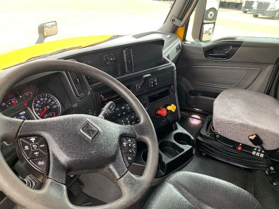 Sleeper Tractor-Heavy Duty Tractors-International-2020-LT625-Piqua-OH-657,739\n\t\tmiles-$ 25,750 - Image 10