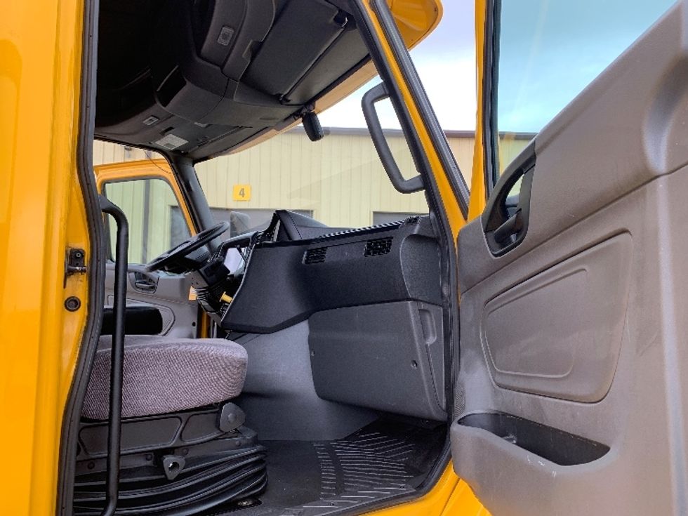 Sleeper Tractor-Heavy Duty Tractors-International-2020-LT625-Piqua-OH-657,739\n\t\tmiles-$ 25,750 - Image 11