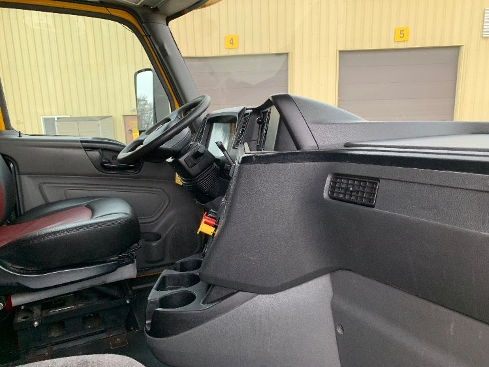 Sleeper Tractor-Heavy Duty Tractors-International-2020-LT625-Piqua-OH-657,739\n\t\tmiles-$ 25,750 - Image 12