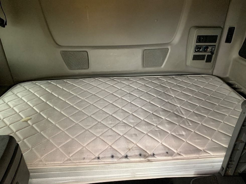 Sleeper Tractor-Heavy Duty Tractors-International-2020-LT625-Piqua-OH-657,739\n\t\tmiles-$ 25,750 - Image 13