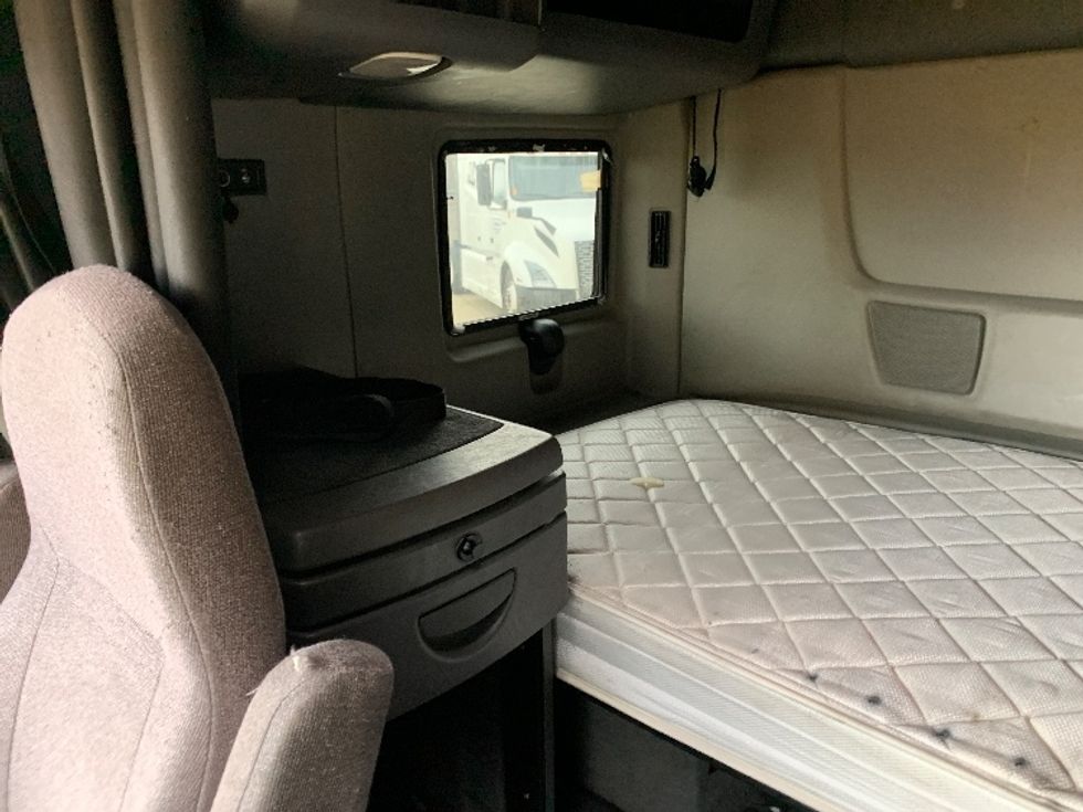 Sleeper Tractor-Heavy Duty Tractors-International-2020-LT625-Piqua-OH-657,739\n\t\tmiles-$ 25,750 - Image 15