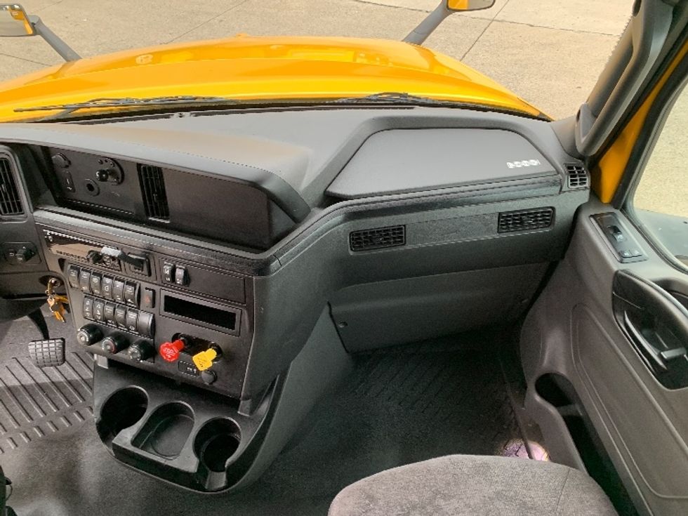 Sleeper Tractor-Heavy Duty Tractors-International-2020-LT625-Piqua-OH-657,739\n\t\tmiles-$ 25,750 - Image 20