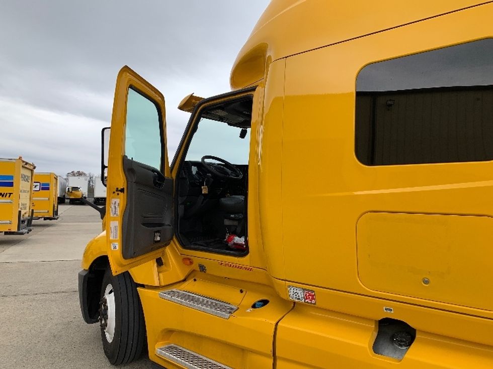 Sleeper Tractor-Heavy Duty Tractors-International-2020-LT625-Piqua-OH-657,739\n\t\tmiles-$ 25,750 - Image 9