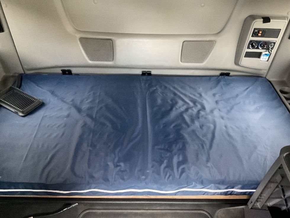 Sleeper Tractor-Heavy Duty Tractors-International-2020-LT625-Plymouth-MI-533,080\n\t\tmiles-$ 41,750 - Image 17