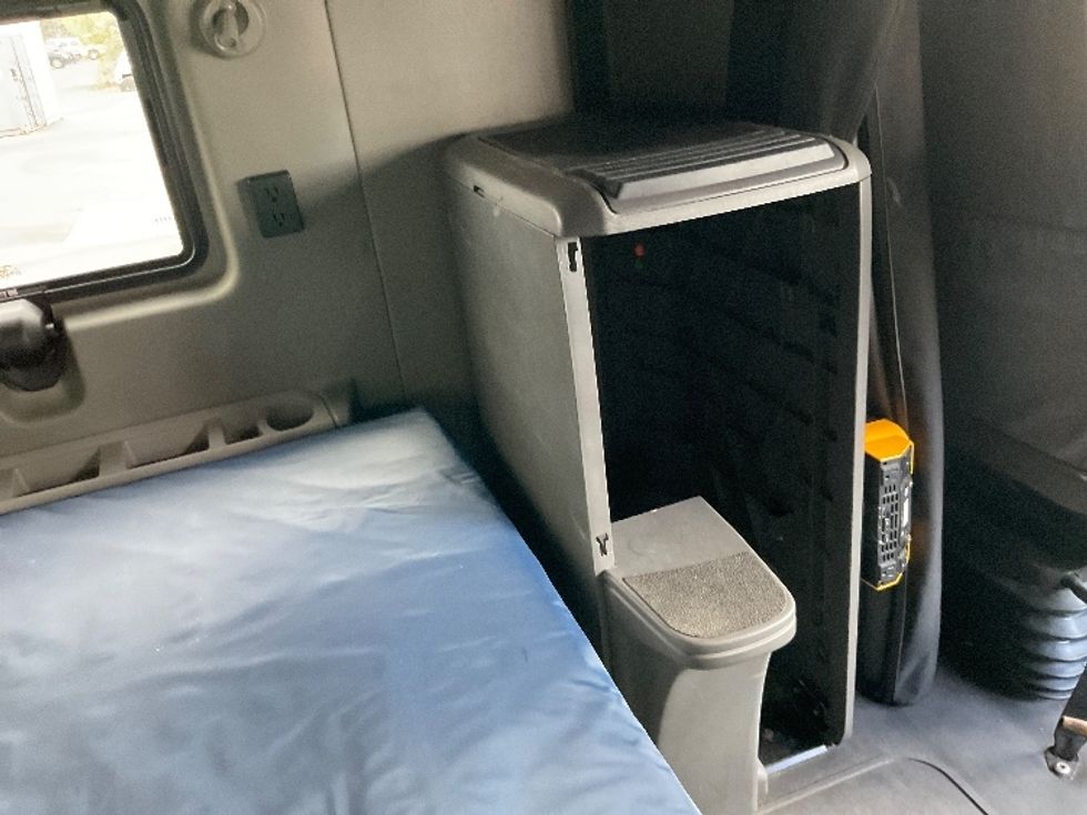 Sleeper Tractor-Heavy Duty Tractors-International-2020-LT625-Plymouth-MI-533,080\n\t\tmiles-$ 41,750 - Image 18