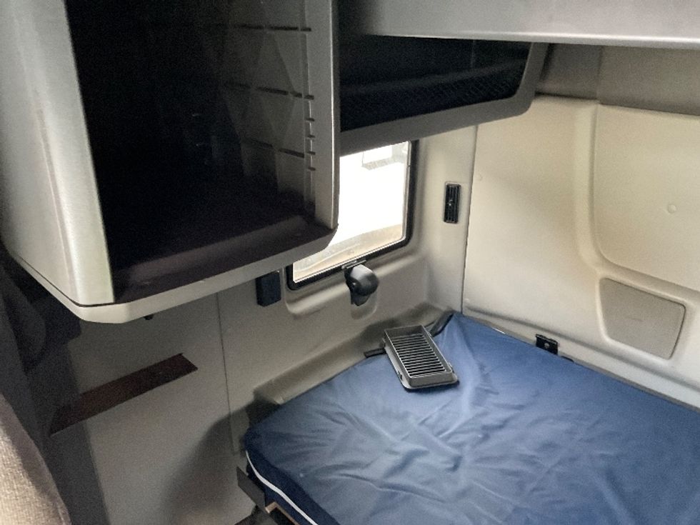 Sleeper Tractor-Heavy Duty Tractors-International-2020-LT625-Plymouth-MI-533,080\n\t\tmiles-$ 41,750 - Image 19