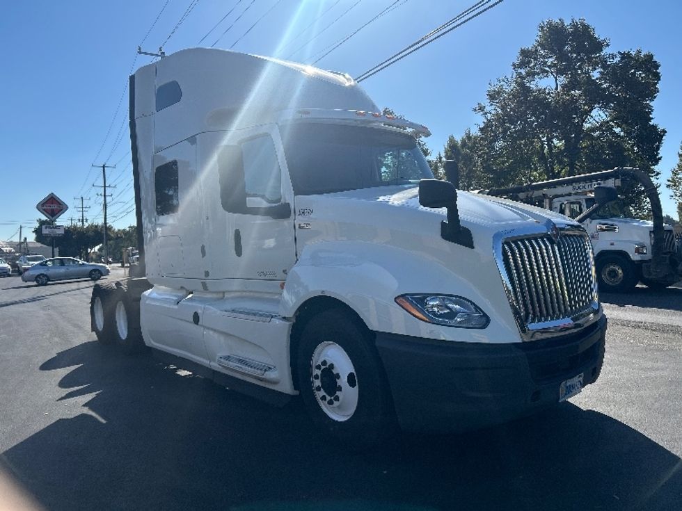 Sleeper Tractor-Heavy Duty Tractors-International-2020-LT625-Portland-OR-412,309\n\t\tmiles-$ 57,250 - Image 1