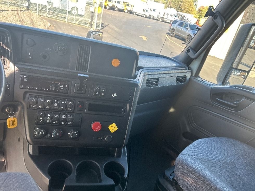 Sleeper Tractor-Heavy Duty Tractors-International-2020-LT625-Portland-OR-412,309\n\t\tmiles-$ 57,250 - Image 12