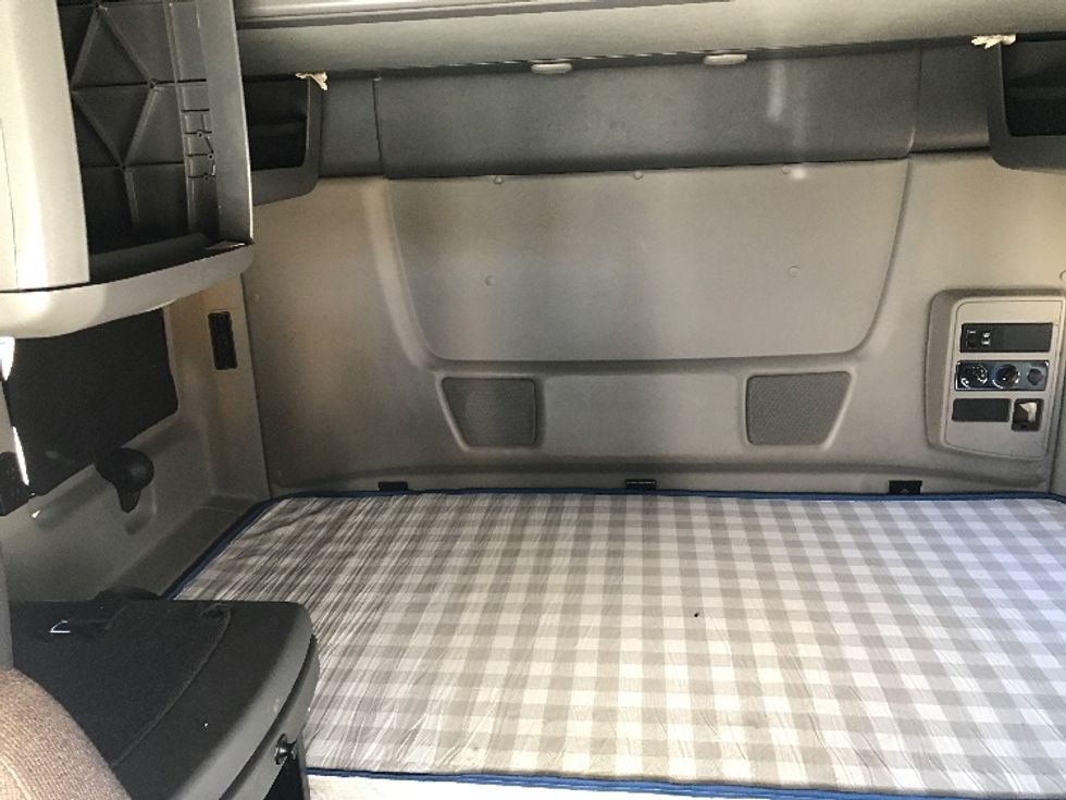 Sleeper Tractor-Heavy Duty Tractors-International-2020-LT625-Portland-OR-615,716\n\t\tmiles-$ 45,750 - Image 14