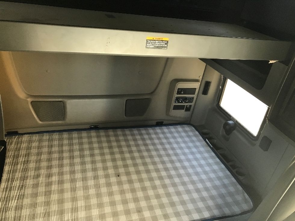 Sleeper Tractor-Heavy Duty Tractors-International-2020-LT625-Portland-OR-615,716\n\t\tmiles-$ 45,750 - Image 15