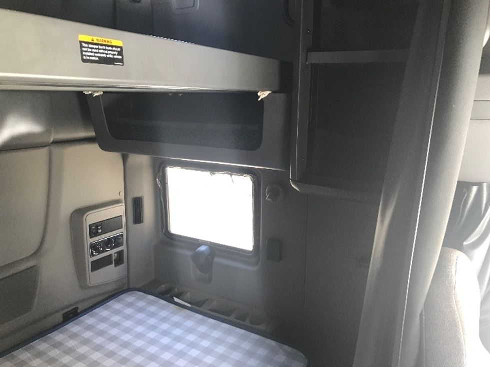 Sleeper Tractor-Heavy Duty Tractors-International-2020-LT625-Portland-OR-615,716\n\t\tmiles-$ 45,750 - Image 16