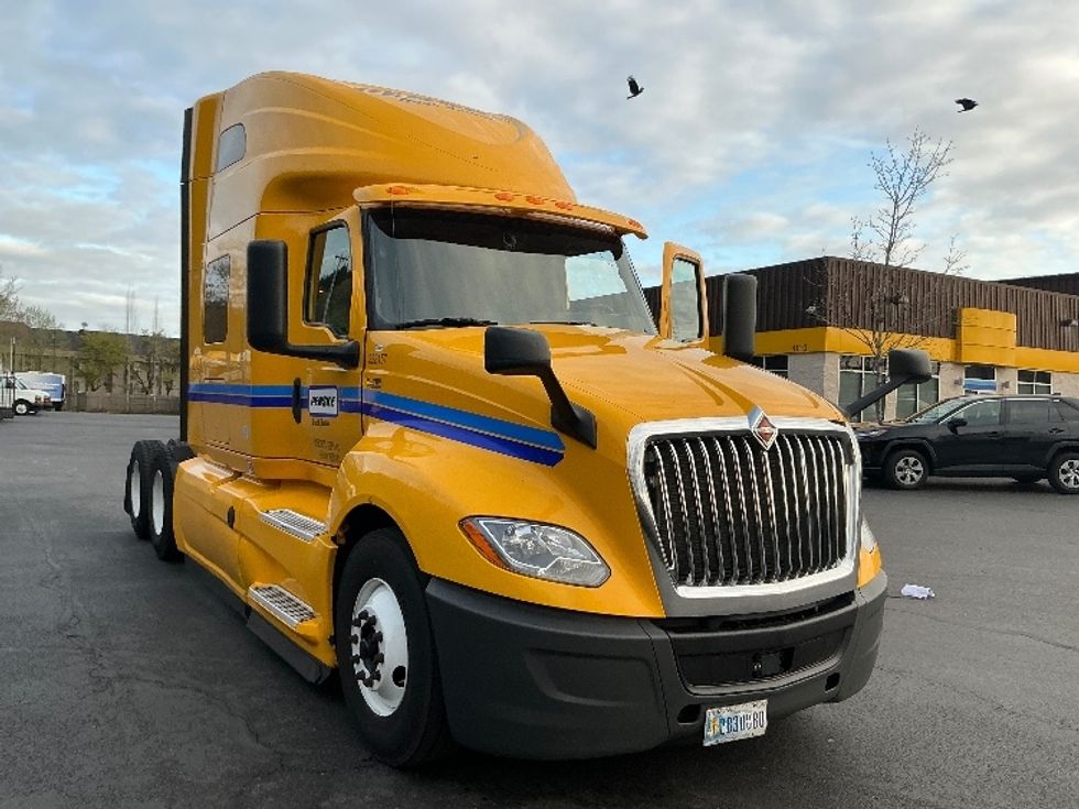 Sleeper Tractor-Heavy Duty Tractors-International-2020-LT625-Portland-OR-638,461\n\t\tmiles-$ 39,500 - Image 1