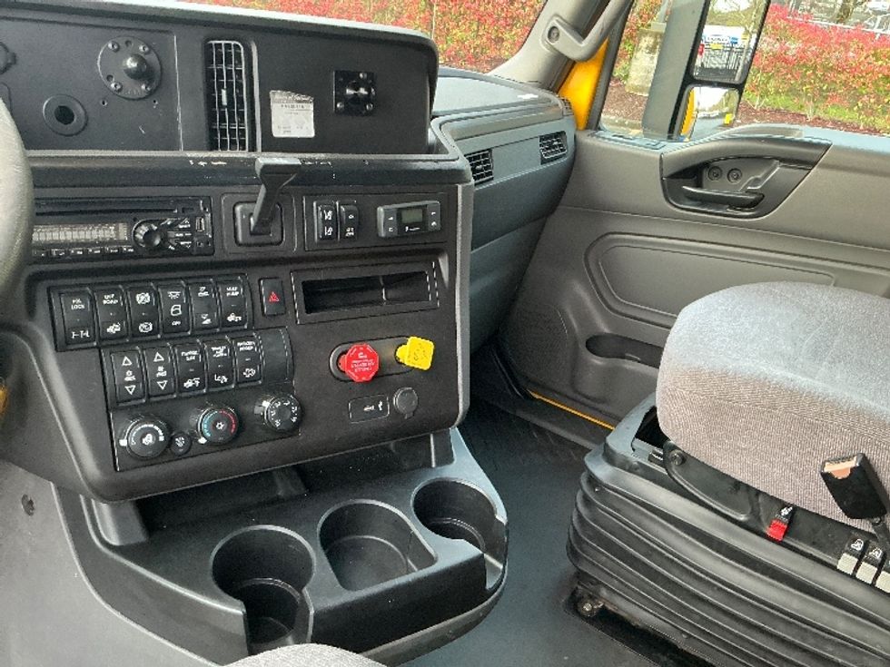 Sleeper Tractor-Heavy Duty Tractors-International-2020-LT625-Portland-OR-638,461\n\t\tmiles-$ 39,500 - Image 12