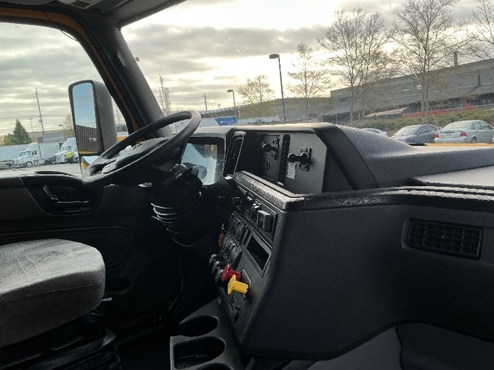 Sleeper Tractor-Heavy Duty Tractors-International-2020-LT625-Portland-OR-638,461\n\t\tmiles-$ 39,500 - Image 15