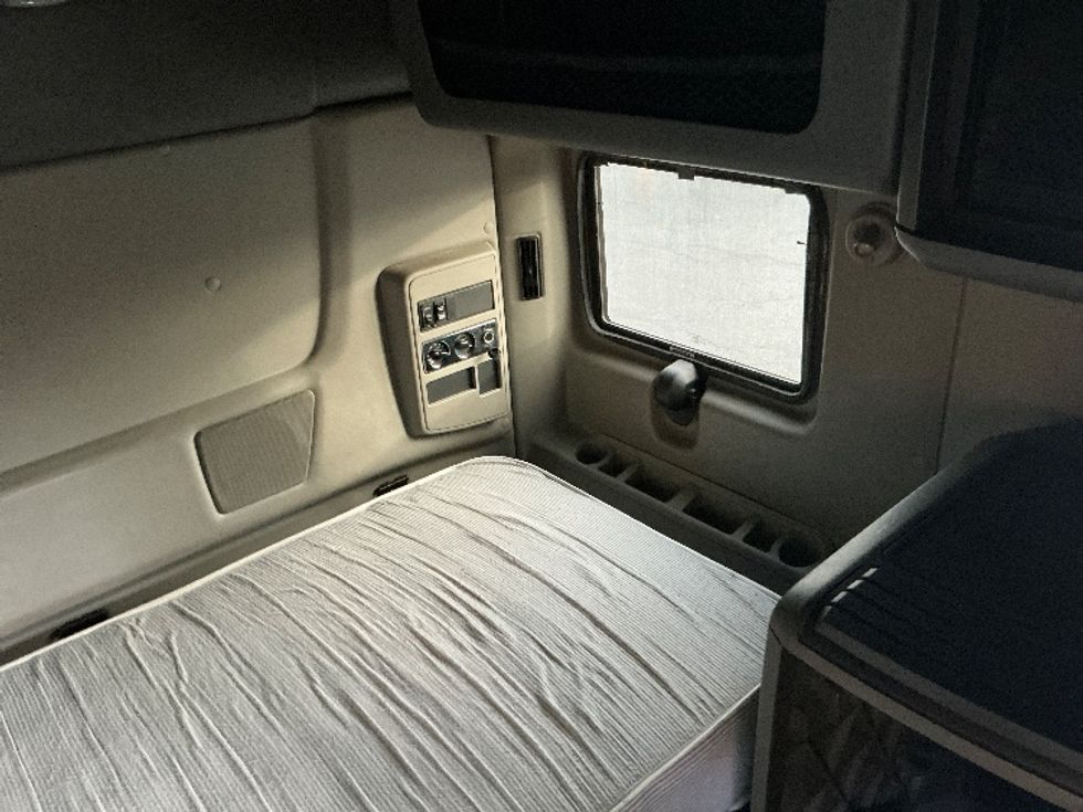 Sleeper Tractor-Heavy Duty Tractors-International-2020-LT625-Portland-OR-638,461\n\t\tmiles-$ 39,500 - Image 17