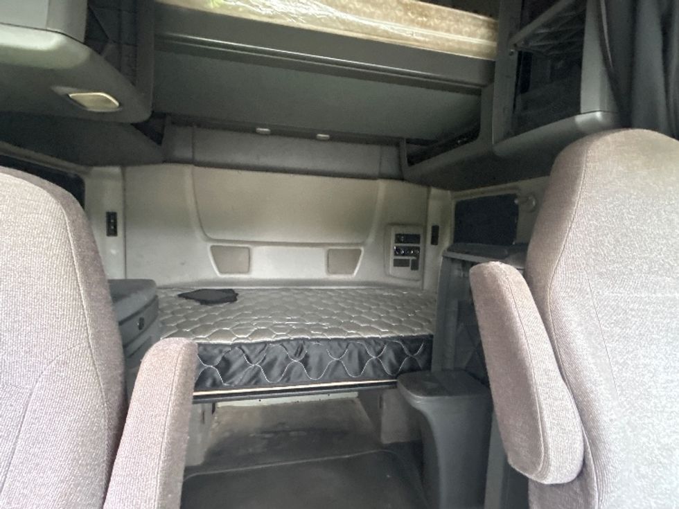 2020 International LT625 LT photo 15