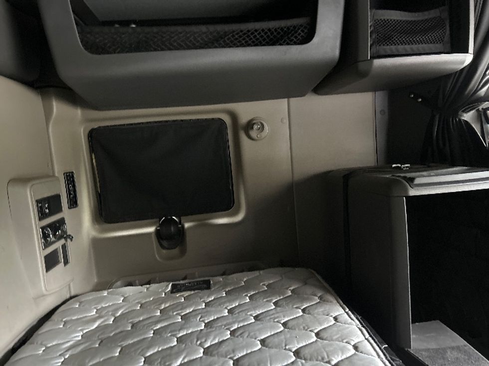 2020 International LT625 LT photo 16