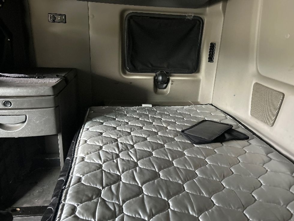 Sleeper Tractor-Heavy Duty Tractors-International-2020-LT625-Prince George-VA-710,406\n\t\tmiles-$ 30,750 - Image 19