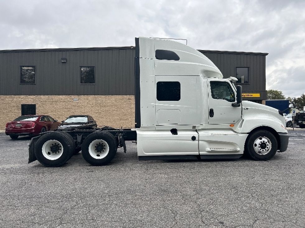 2020 International LT625 LT photo 8