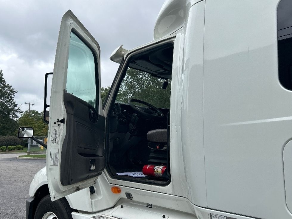 2020 International LT625 LT photo 9