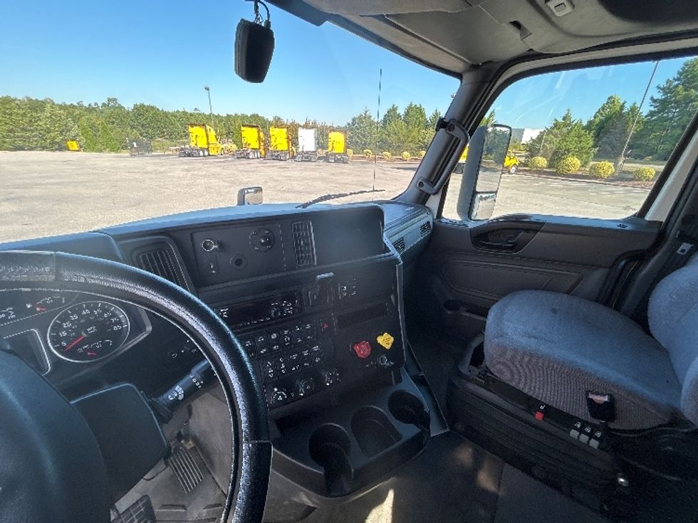 Sleeper Tractor-Heavy Duty Tractors-International-2020-LT625-Prince George-VA-729,501\n\t\tmiles-$ 29,500 - Image 12