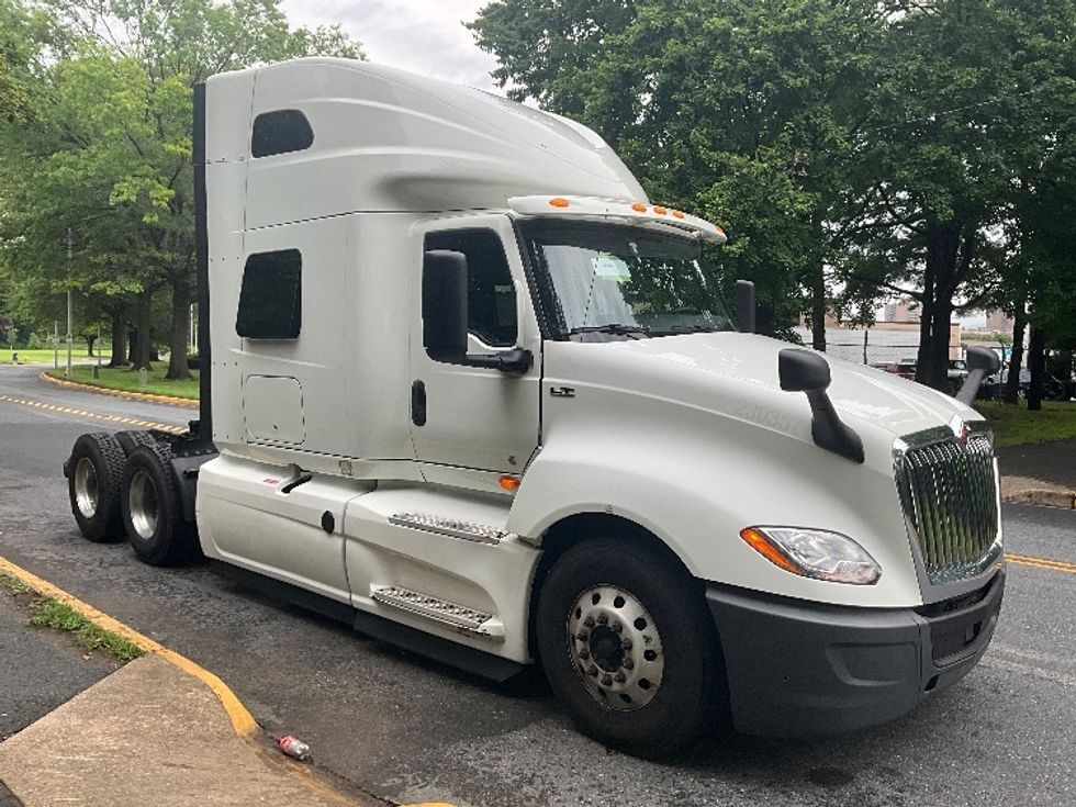 Sleeper Tractor-Heavy Duty Tractors-International-2020-LT625-Reading-PA-421,507\n\t\tmiles-$ 56,500 - Image 1