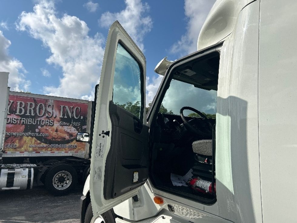 Sleeper Tractor-Heavy Duty Tractors-International-2020-LT625-Riviera Beach-FL-567,233\n\t\tmiles-$ 46,500 - Image 9