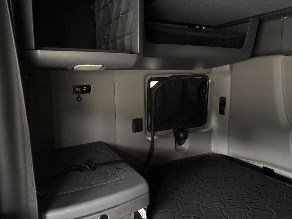 Sleeper Tractor-Heavy Duty Tractors-International-2020-LT625-Rocky Mount-NC-587,012\n\t\tmiles-$ 36,750 - Image 17