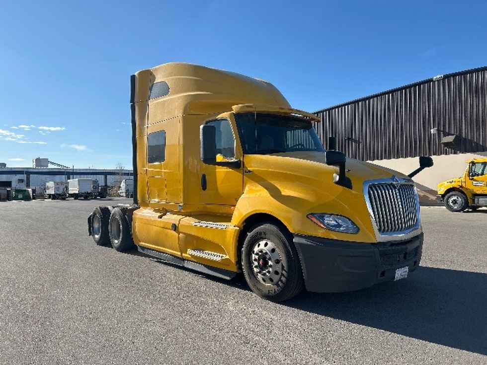 Sleeper Tractor-Heavy Duty Tractors-International-2020-LT625-Rocky View County-AB-648,500\n\t\tkm-$ 63,250 - Image 1