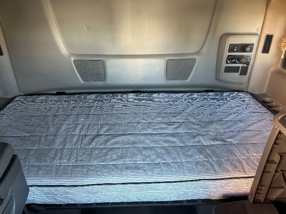 Sleeper Tractor-Heavy Duty Tractors-International-2020-LT625-Rocky View County-AB-648,500\n\t\tkm-$ 63,250 - Image 16