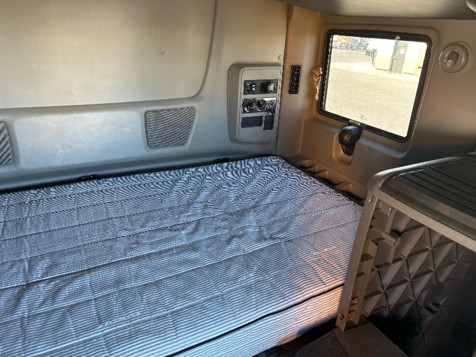 Sleeper Tractor-Heavy Duty Tractors-International-2020-LT625-Rocky View County-AB-648,500\n\t\tkm-$ 63,250 - Image 17