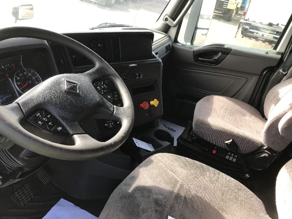 Sleeper Tractor-Heavy Duty Tractors-International-2020-LT625-Rocky View County-AB-765,619\n\t\tkm-$ 67,500 - Image 10