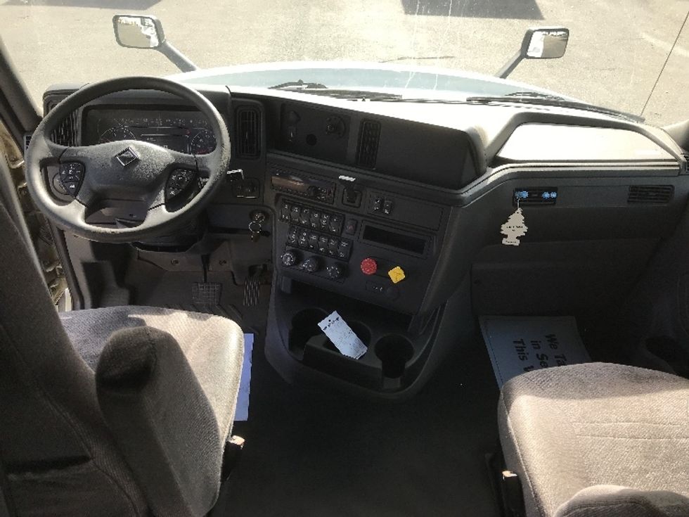 Sleeper Tractor-Heavy Duty Tractors-International-2020-LT625-Rocky View County-AB-765,619\n\t\tkm-$ 67,500 - Image 12