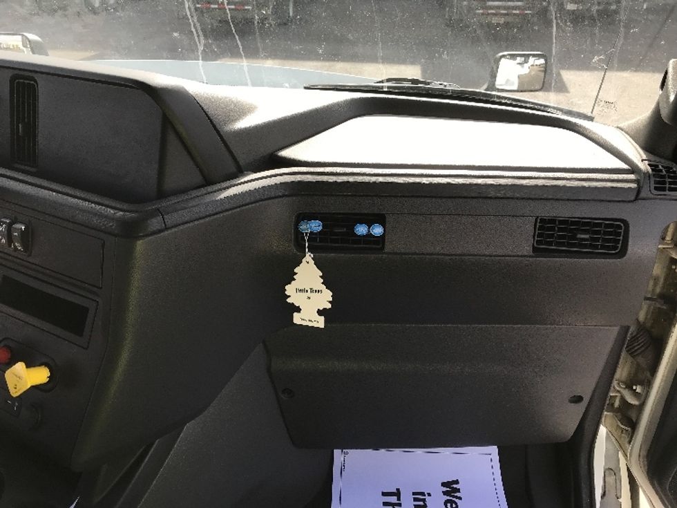 Sleeper Tractor-Heavy Duty Tractors-International-2020-LT625-Rocky View County-AB-765,619\n\t\tkm-$ 67,500 - Image 14