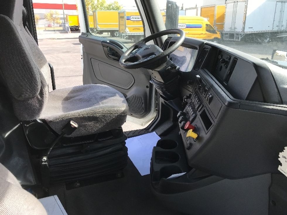 Sleeper Tractor-Heavy Duty Tractors-International-2020-LT625-Rocky View County-AB-765,619\n\t\tkm-$ 67,500 - Image 15