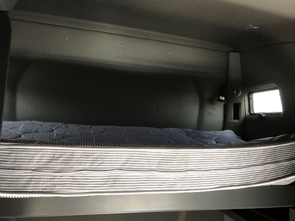 Sleeper Tractor-Heavy Duty Tractors-International-2020-LT625-Rocky View County-AB-765,619\n\t\tkm-$ 67,500 - Image 17