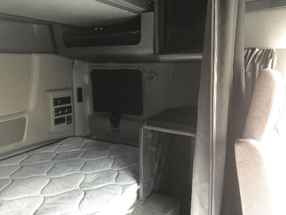 Sleeper Tractor-Heavy Duty Tractors-International-2020-LT625-Rocky View County-AB-765,619\n\t\tkm-$ 67,500 - Image 18