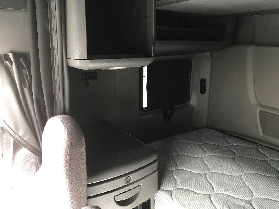 Sleeper Tractor-Heavy Duty Tractors-International-2020-LT625-Rocky View County-AB-765,619\n\t\tkm-$ 67,500 - Image 19