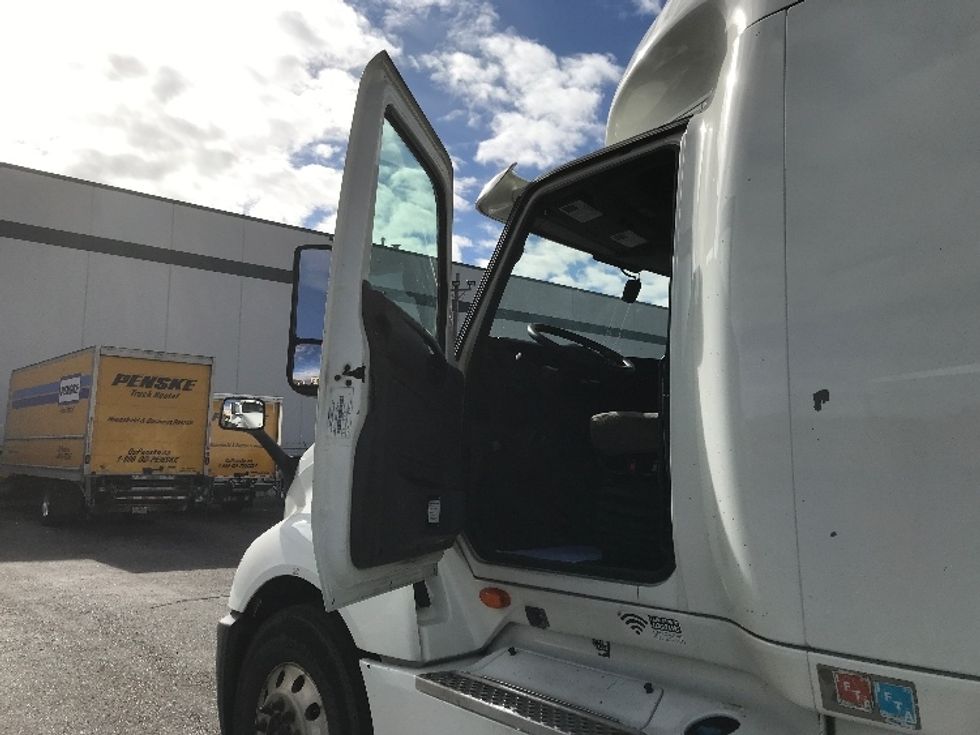 Sleeper Tractor-Heavy Duty Tractors-International-2020-LT625-Rocky View County-AB-765,619\n\t\tkm-$ 67,500 - Image 9