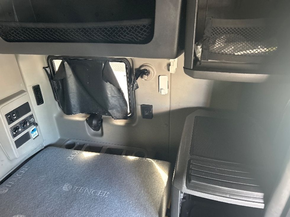 Sleeper Tractor-Heavy Duty Tractors-International-2020-LT625-Sacramento-CA-477,127\n\t\tmiles-$ 47,000 - Image 18