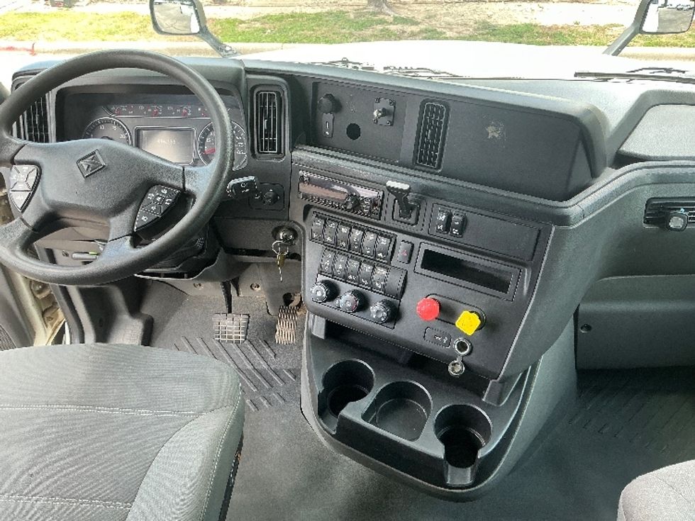 Sleeper Tractor-Heavy Duty Tractors-International-2020-LT625-San Antonio-TX-496,154\n\t\tmiles-$ 49,250 - Image 12