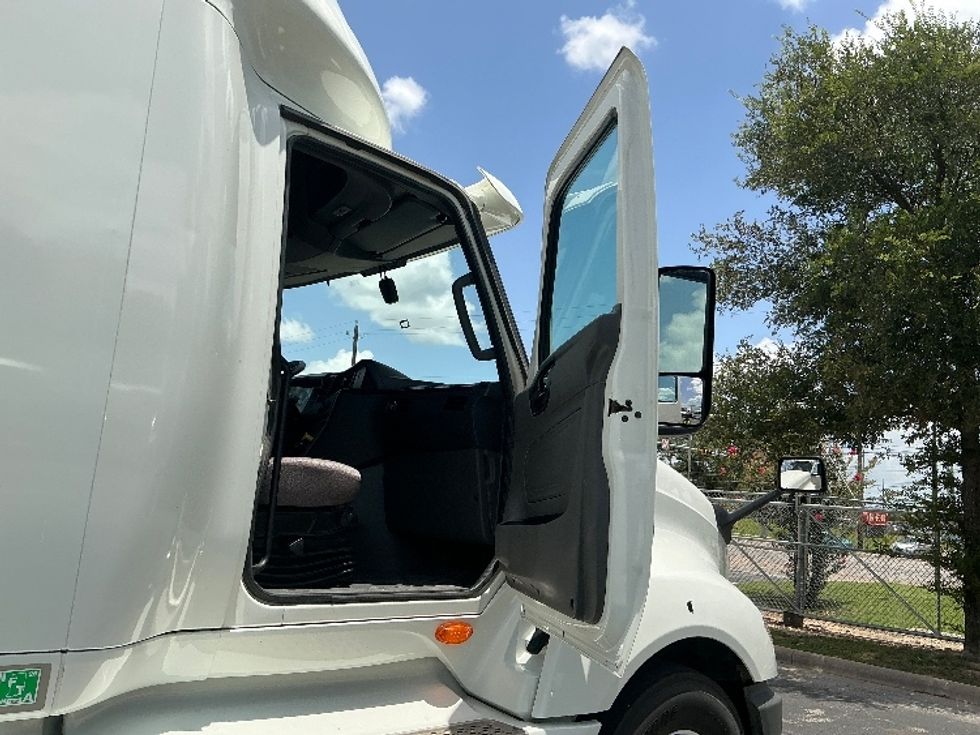 Sleeper Tractor-Heavy Duty Tractors-International-2020-LT625-San Antonio-TX-496,154\n\t\tmiles-$ 49,250 - Image 13