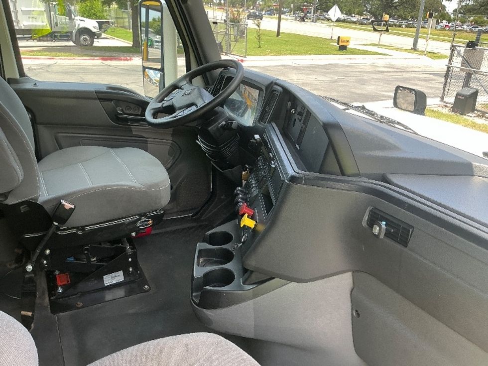 Sleeper Tractor-Heavy Duty Tractors-International-2020-LT625-San Antonio-TX-496,154\n\t\tmiles-$ 49,250 - Image 15