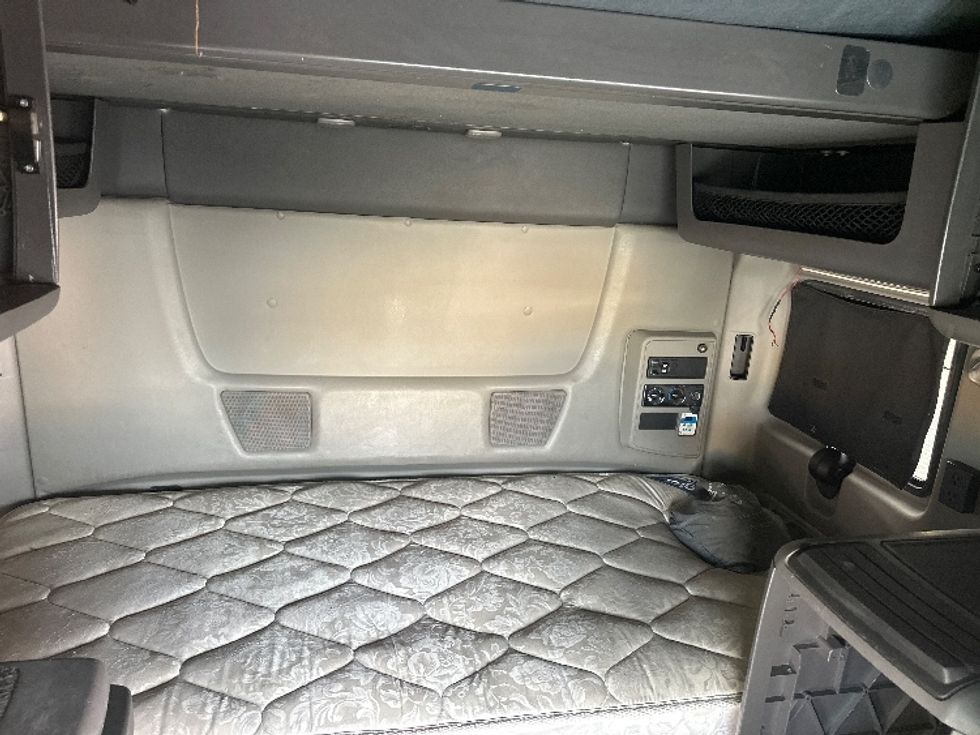 Sleeper Tractor-Heavy Duty Tractors-International-2020-LT625-Sparks-NV-545,568\n\t\tmiles-$ 42,000 - Image 16